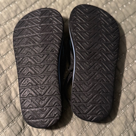 Reef Boys’ Little Ahi Sandals w/ Lightening Bolt Design (11/12 Toddler) - Picture 4 of 4